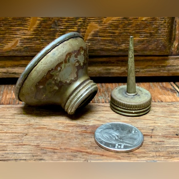 Antique Home Use Metal Straight Standard Spout Oil Can - Picture 12 of 12